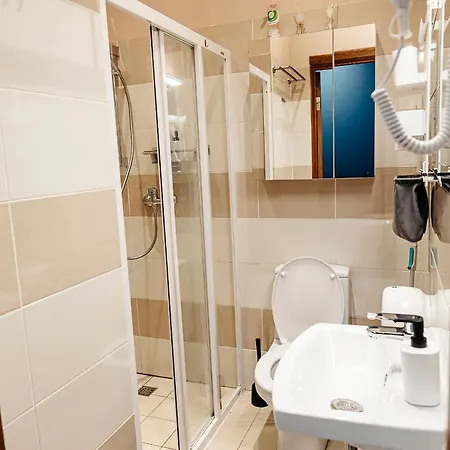 Central - Skolas Str. Parking Nearby Апартаменти Рига
