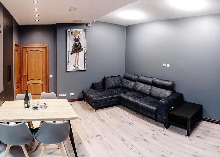 Central - Skolas Str. Parking Nearby *