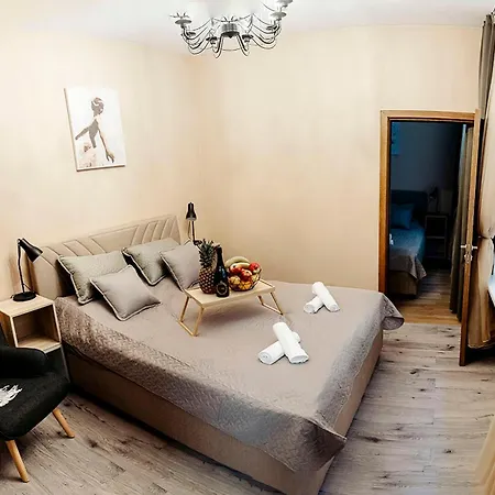 Apartment Central - Skolas Str. Parking Nearby Riga